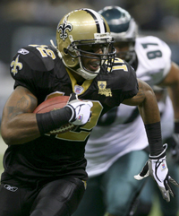 WR Marques Colston runs with short pass.